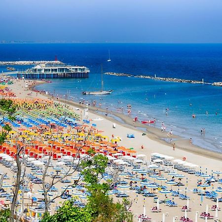 Hotel Adler Gabicce Mare Buitenkant foto