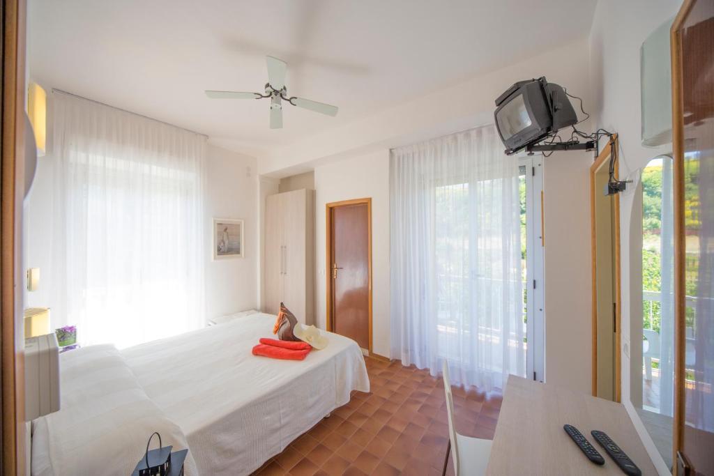 Hotel Adler Gabicce Mare Kamer foto