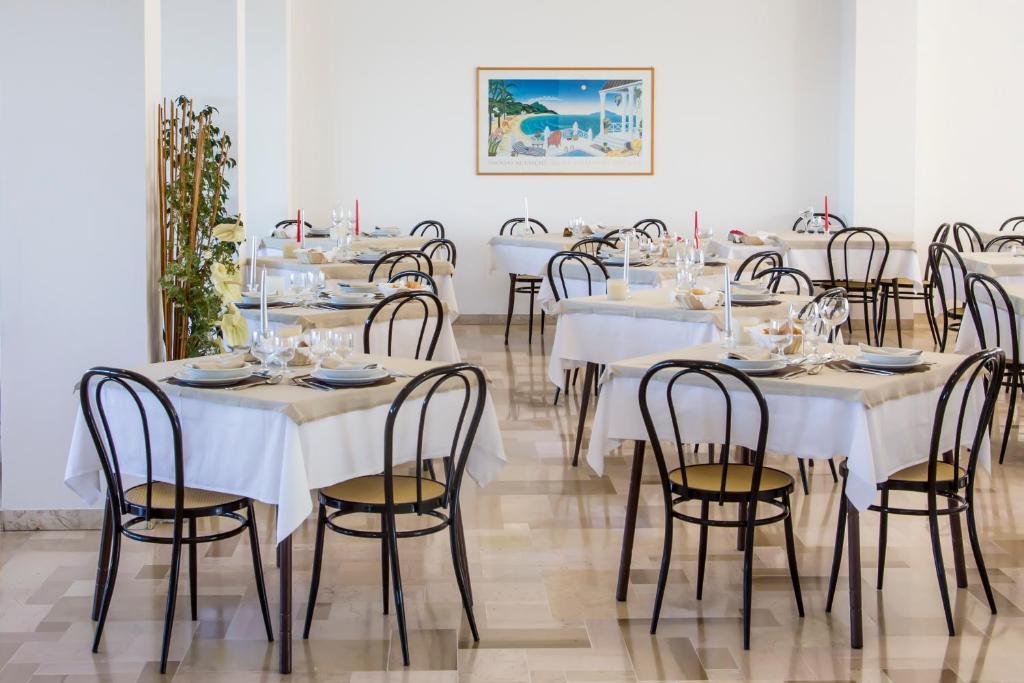 Hotel Adler Gabicce Mare Buitenkant foto