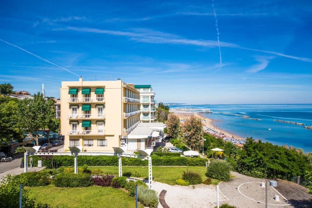 Hotel Adler Gabicce Mare Buitenkant foto