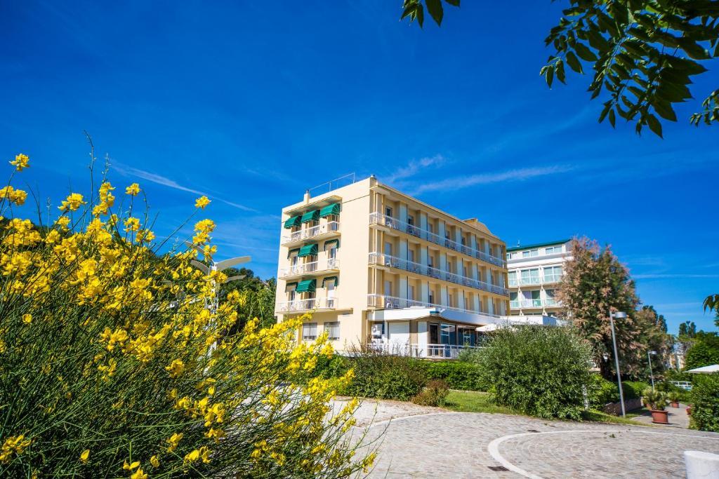 Hotel Adler Gabicce Mare Buitenkant foto