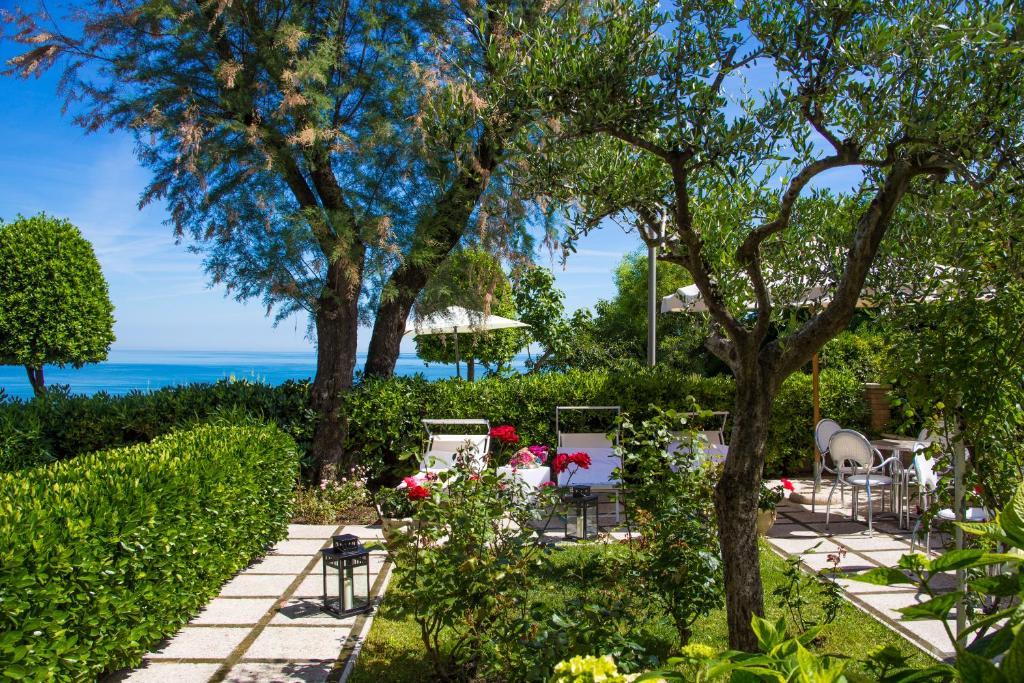Hotel Adler Gabicce Mare Buitenkant foto