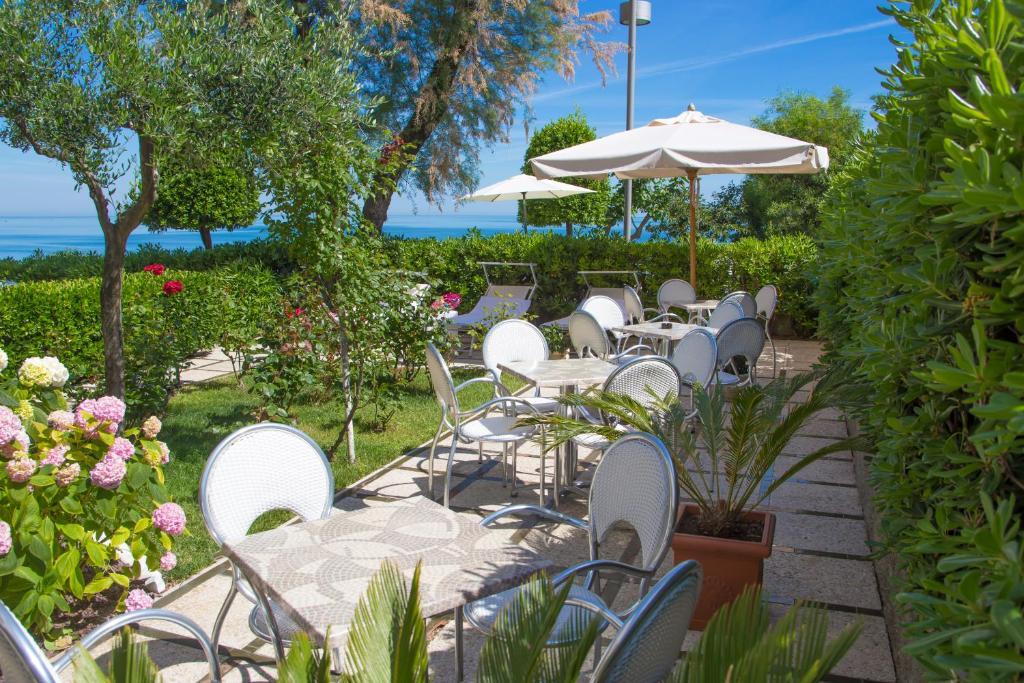 Hotel Adler Gabicce Mare Buitenkant foto