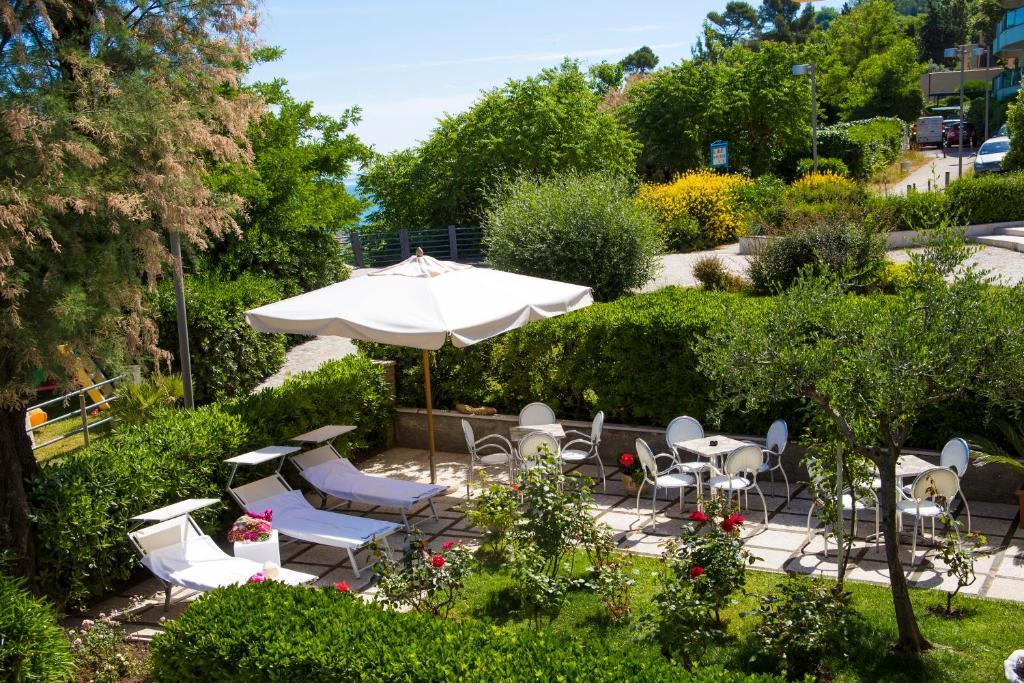 Hotel Adler Gabicce Mare Buitenkant foto