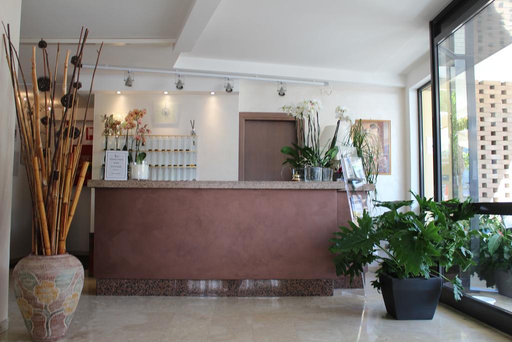 Hotel Adler Gabicce Mare Buitenkant foto