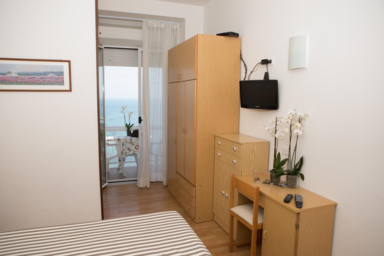 Hotel Adler Gabicce Mare Buitenkant foto